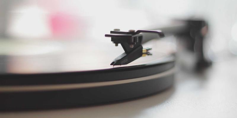 粽叶飘香传千年：从传统食品到节日礼品的文化传承与创新